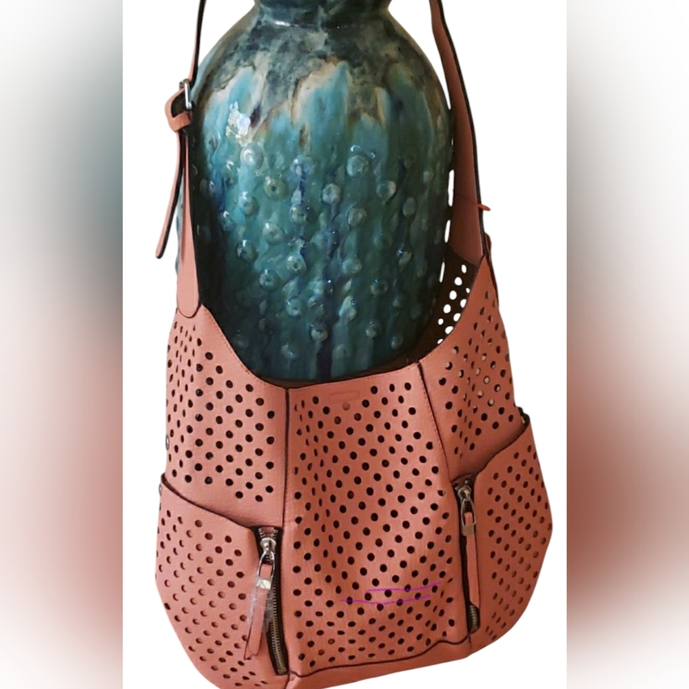 TIMELESS LARGE ADJUSTABLE STRAP  PEACH TOTE/SNAP INSERT TO SEPARATE ITEMS